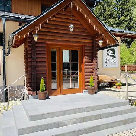 Jezirko Lesni Restaurant & 招待所 3*