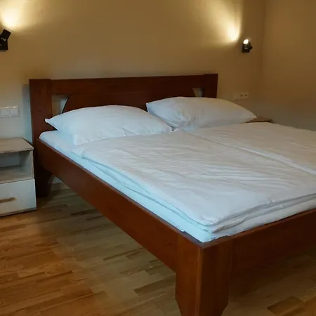 Jezirko Lesni Restaurant & *