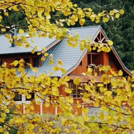 Jezirko Lesni Restaurant & بيت ضيافة ياخيموف