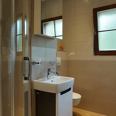 Jezirko Lesni Restaurant & بيت ضيافة 3*