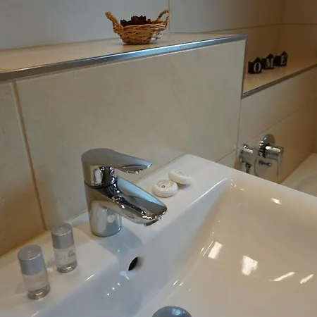 بيت ضيافة Jezirko Lesni Restaurant & ياخيموف