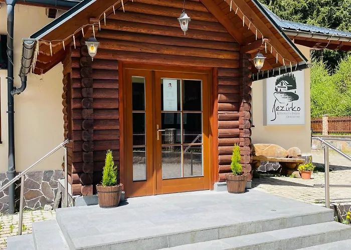 Jezirko Lesni Restaurant & 招待所 3*