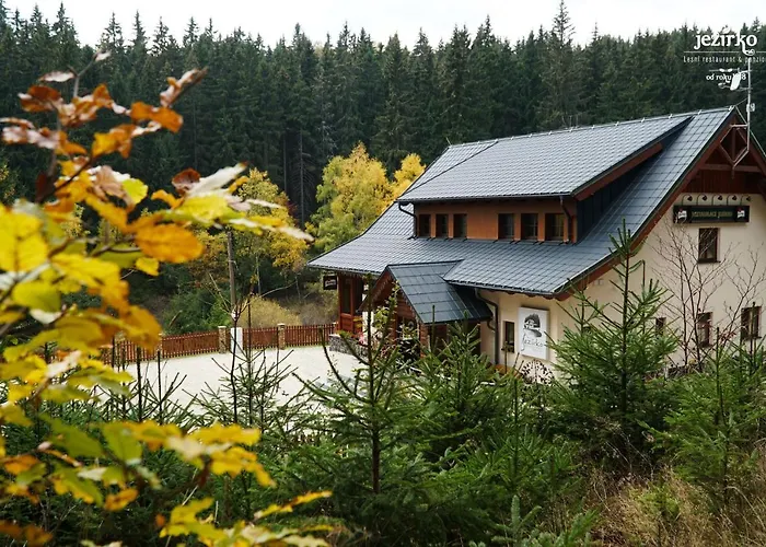 Jezirko Lesni Restaurant & 招待所 3*